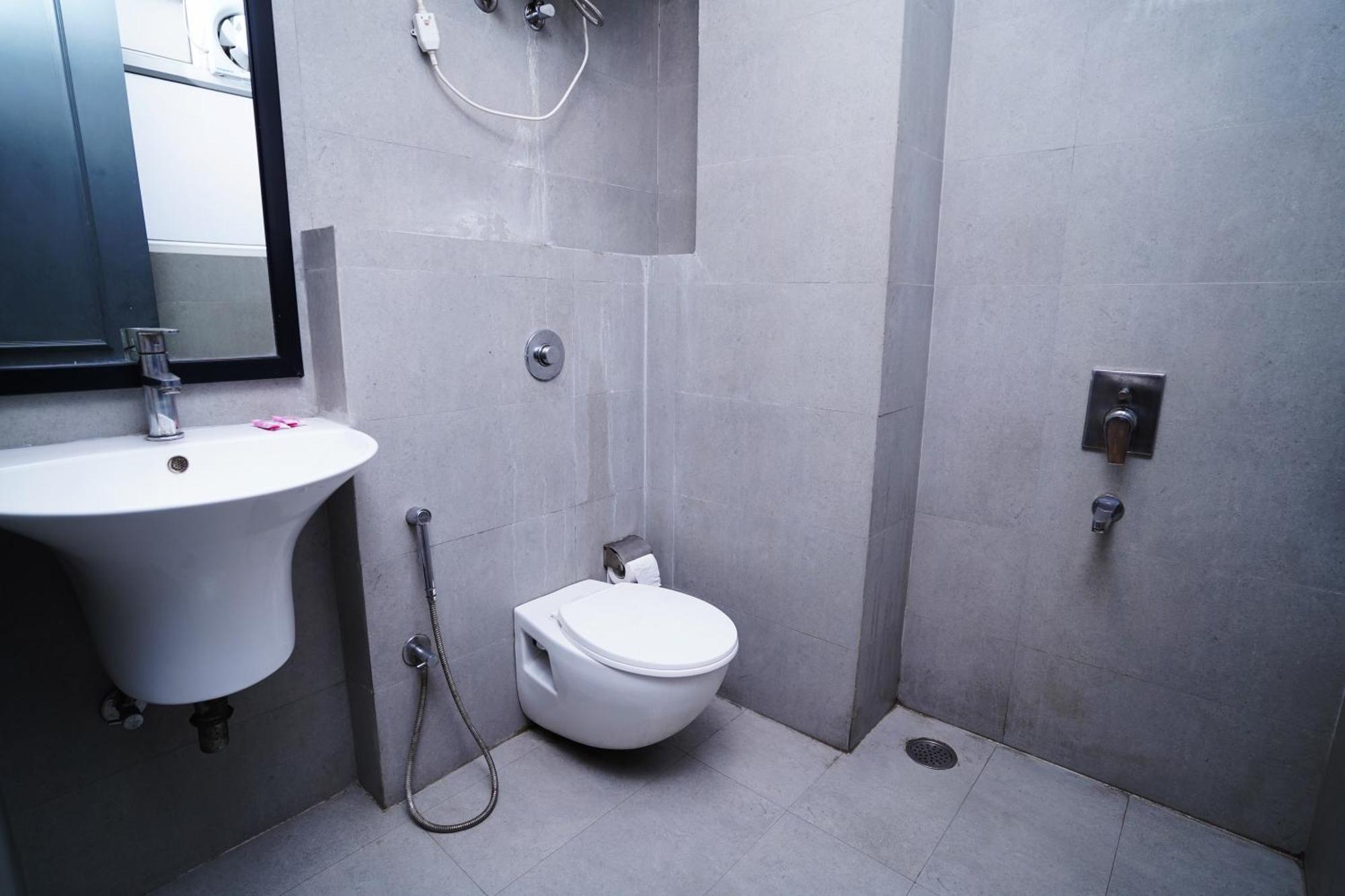 Hotel Mira Residency- Outer Ring Road, Paschim Vihar Делхи Екстериор снимка