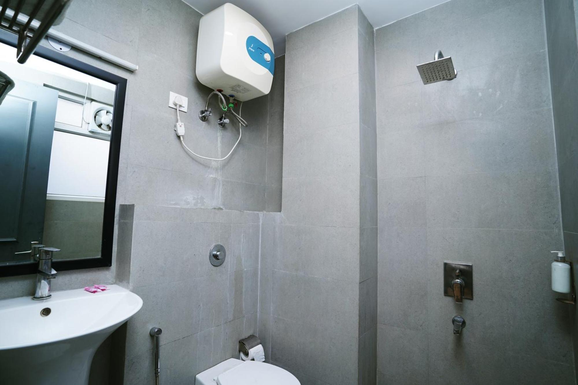 Hotel Mira Residency- Outer Ring Road, Paschim Vihar Делхи Екстериор снимка