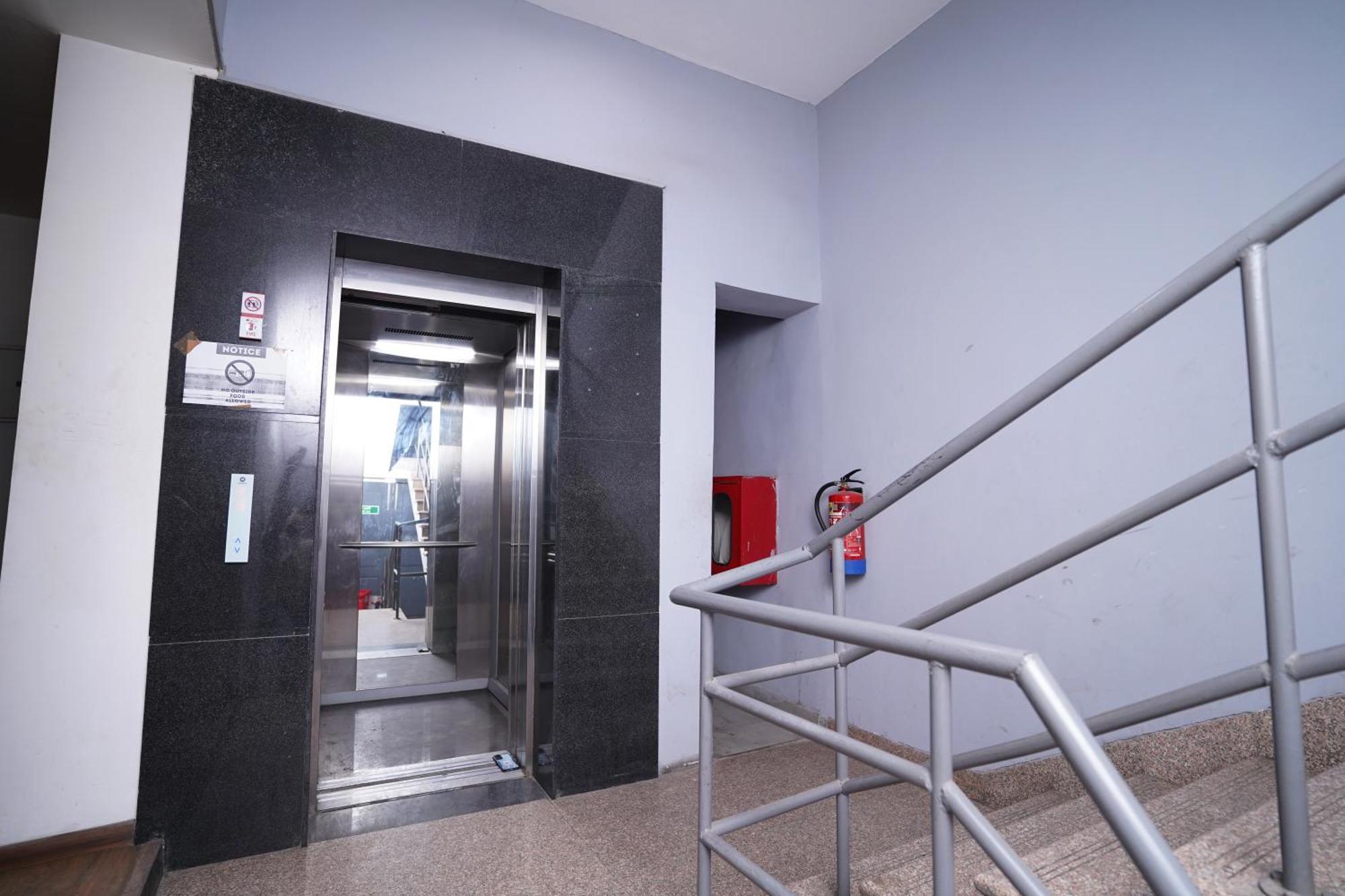 Hotel Mira Residency- Outer Ring Road, Paschim Vihar Делхи Екстериор снимка