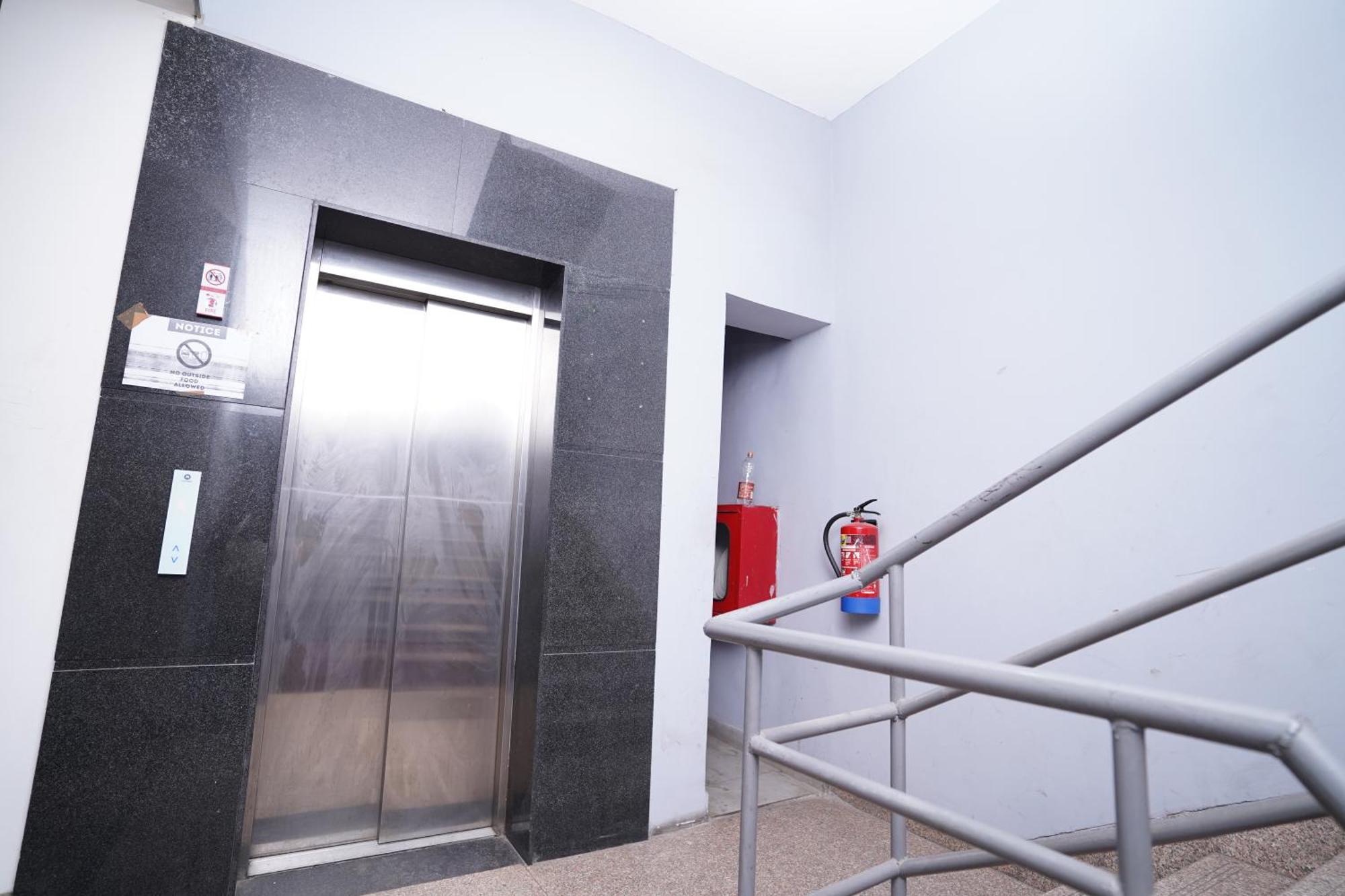 Hotel Mira Residency- Outer Ring Road, Paschim Vihar Делхи Екстериор снимка