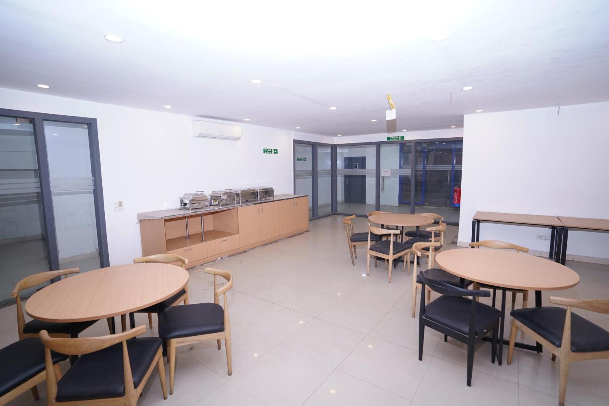 Hotel Mira Residency- Outer Ring Road, Paschim Vihar Делхи Екстериор снимка