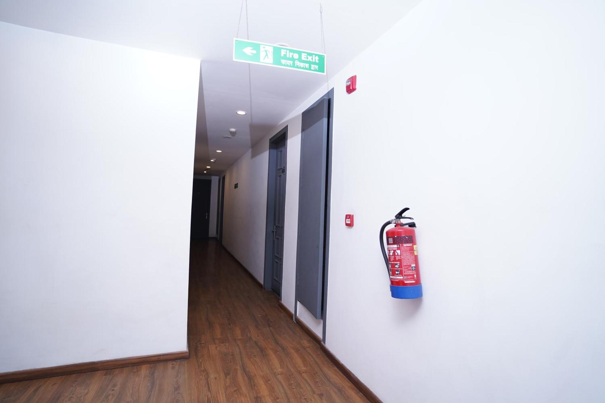 Hotel Mira Residency- Outer Ring Road, Paschim Vihar Делхи Екстериор снимка
